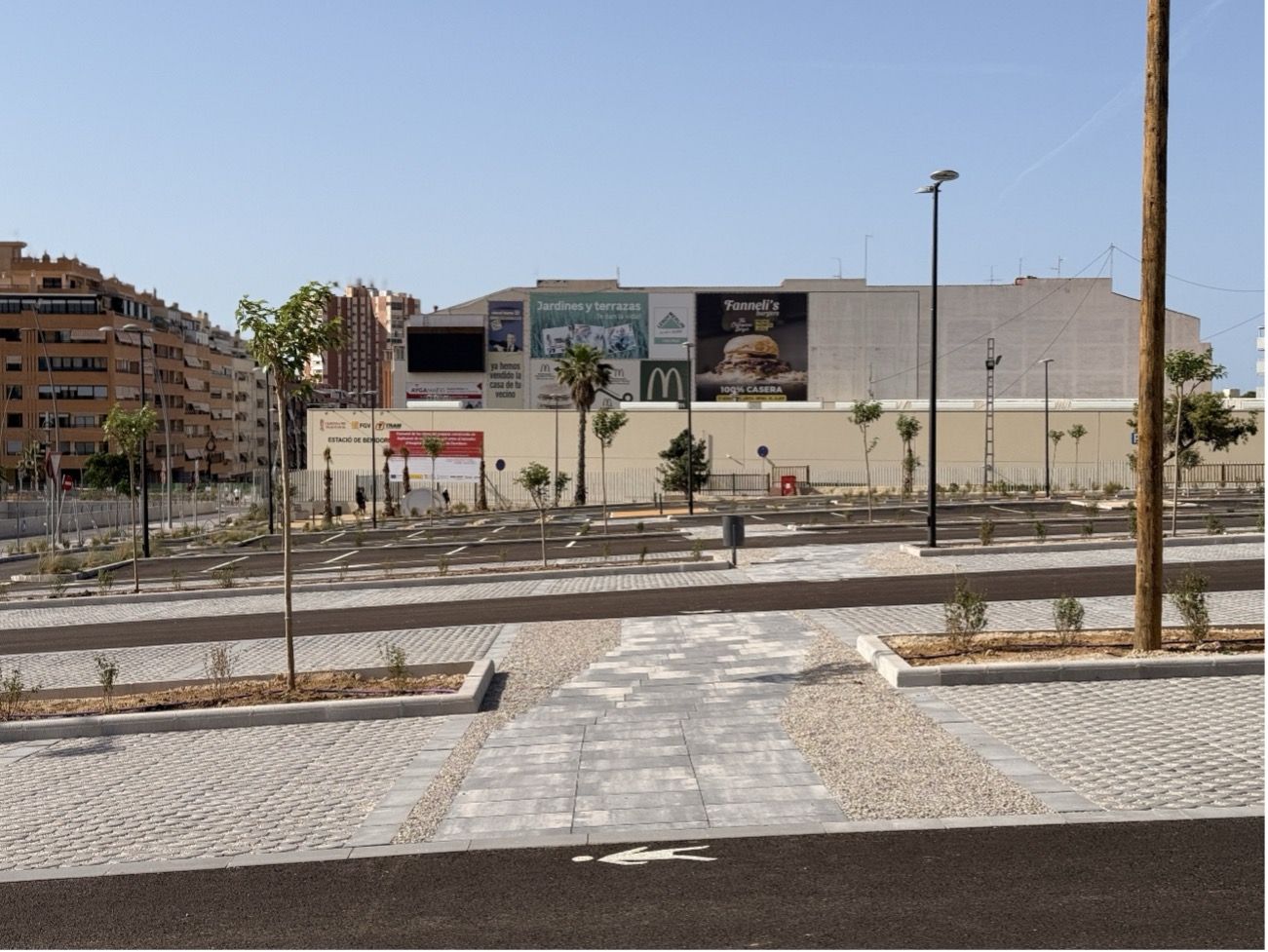Vista general del aparcamiento disuasorio de El Moralet junto a la estación de TRAM de Benidorm